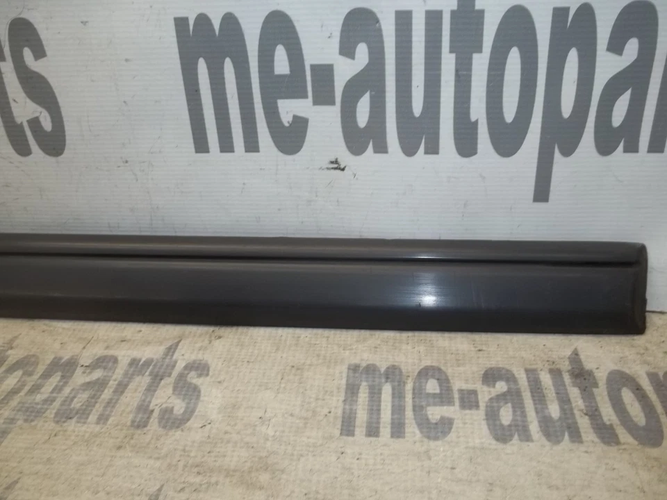 1986-1989 MERCEDES BENZ E CLASS W124 OEM RIGHT FRONT UPPER DOOR MOLDING MOULDING - Image 3 of 4