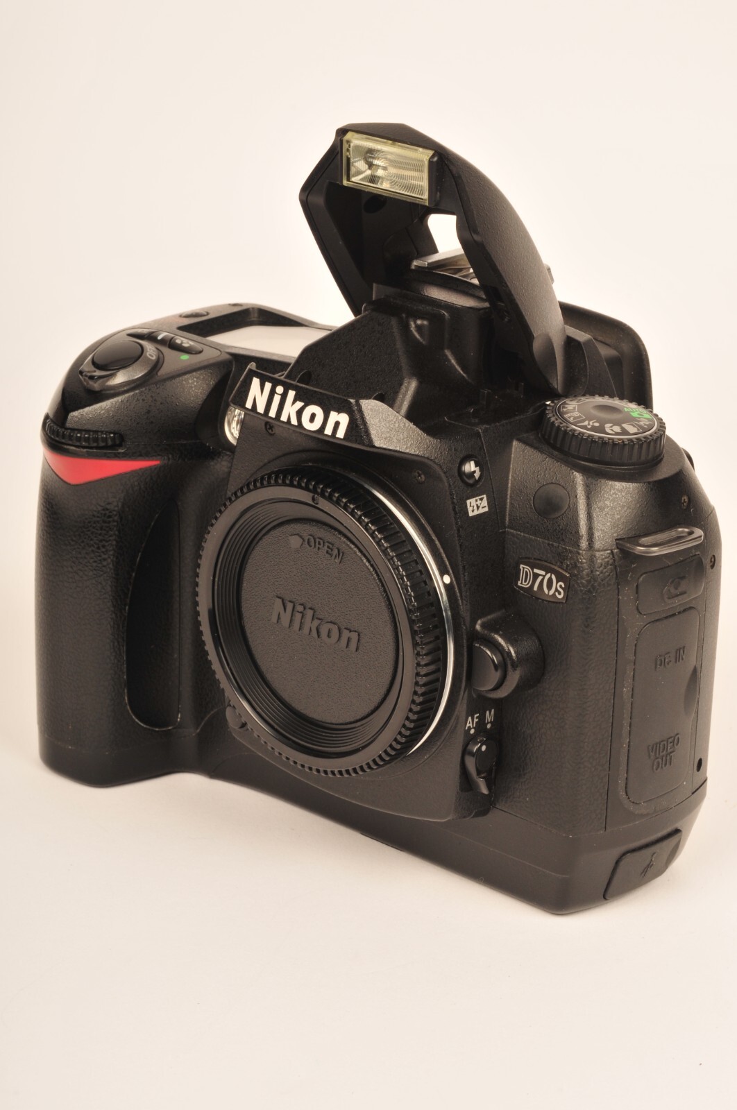 Nikon D70s Kit Boxed with AFS Nikkor 1870mm Lens, 1GB Card, 9365