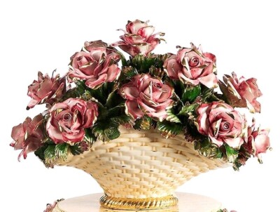 Capodimonte Porzellan Mittelstück Korb oval Blumen Überwurf mit Rosen rosa