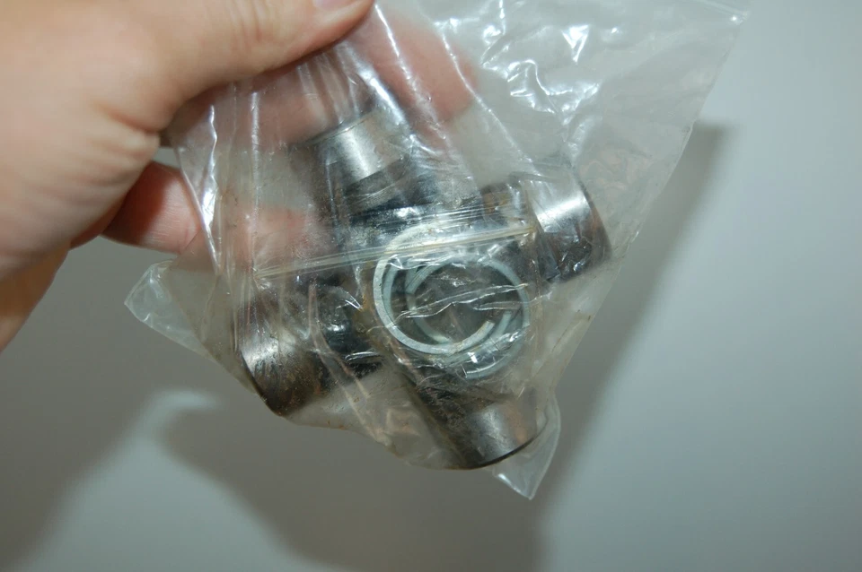 NEW GENUINE 3850812 U-Joint CENTER CROSS OMC OEM BRP FACTORY MARINE PARTS - Image 4 of 4