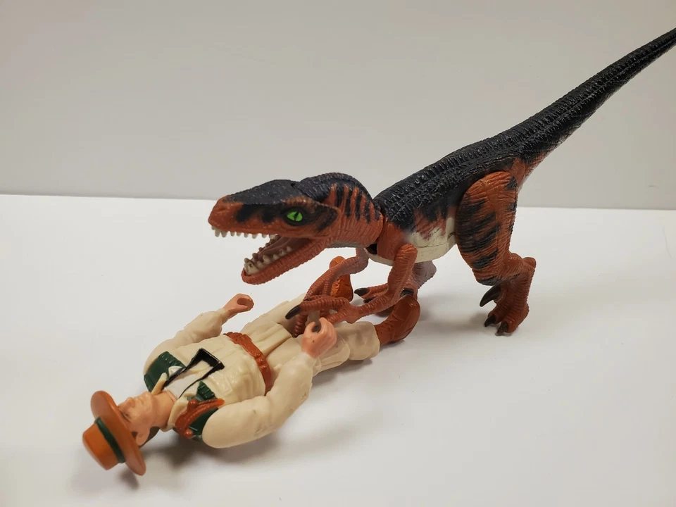 Lote de juguetes de colección Jurassic Park Velociraptor, Triceratops, Eddie, Dilophosaurus años 90 Foto 2 de 4