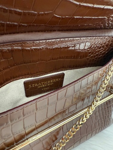 AUTÉNTICA NUEVA CON ETIQUETAS Bandolera Bolso sin asas Strathberry Stylist Tono Dorado Cocodrilo Cuero Repujado - Imagen 13 de 18