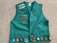 Girls Vintage Girl Scout Size Large Vest With Badges