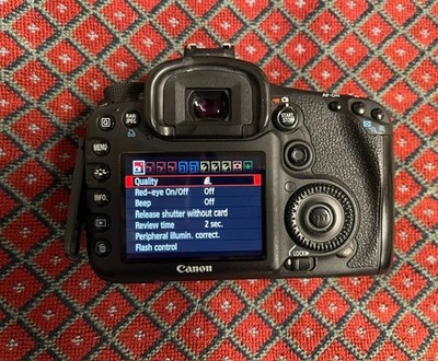 Canon EOS 7D 18.0 MP Digital SLR Camera - Black (Body + Charger + 2 Batteries )