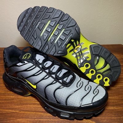 Nike Air Max Plus グレー/ブラック/イエロー Nike AIR MAX PLUS TN Black Wolf Grey Yellow Mens Size 6.5 DM0032