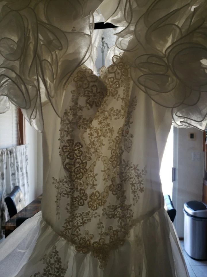 Vestido de novia Blast From The Past talla pequeña Foto 2 de 4