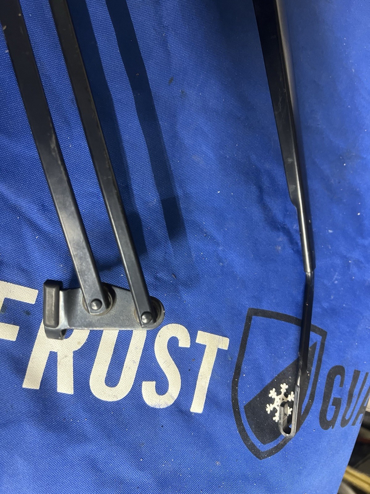 2003-2013 maserati quattroporte LH & RH M139 front windshield wiper arms OEM