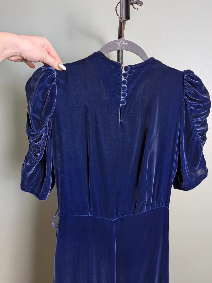 Vestido vintage con cinturón de terciopelo de seda manga acanalada azul profundo años 40 *tal cual Foto 4 de 4