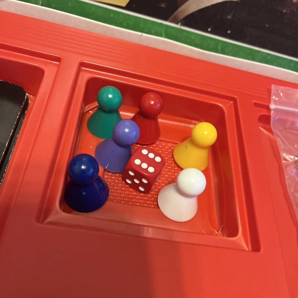 1975 Vintage Cluedo Board Game Waddingtons Art Deco Box 100% Complete - Image 3 of 4