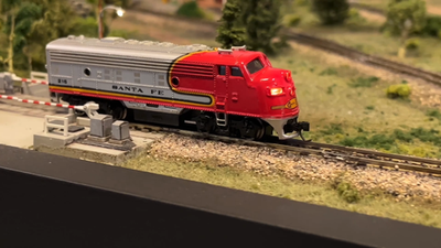 Bachmann N Scale Santa Fe EMD F9 Locomotive 215 for Parts or