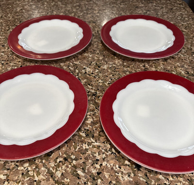 Corning Dinner Plate Round Red Scalloped Border Milk Glass  Set Of 4 Plate Read