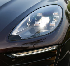 2016 porsche macan S front driver side headlight