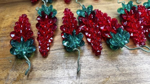 Christmas Ornaments Beaded 2.5 Inch Chili Peppers 20 Count Handmade Ornaments - Picture 7 of 12