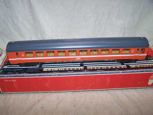 Lima HO European Style Passenger Car SNCF(RTR) - Picture 9 of 18