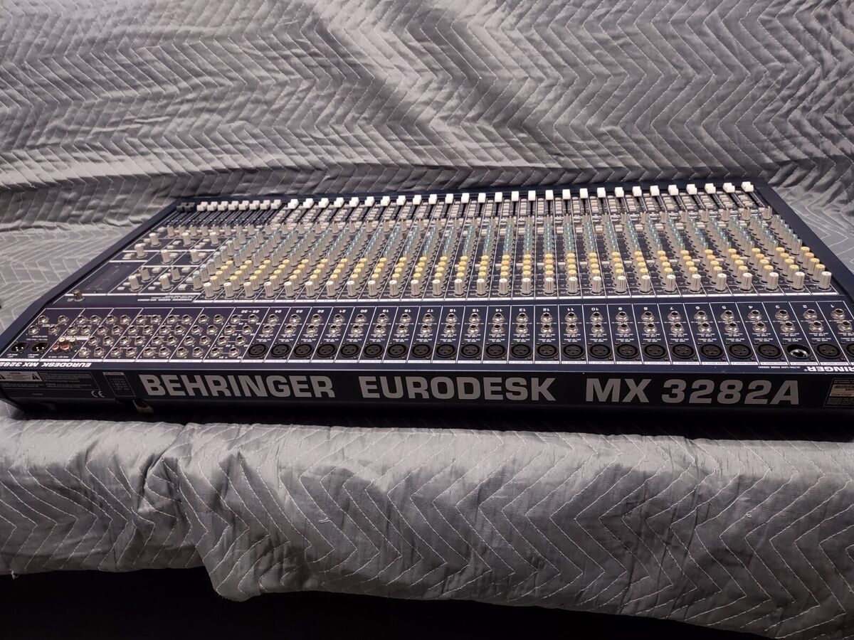 Behringer Eurodesk MX3282A 32-Channel 8-Bus Mixer Console w Behringer Eurodesk MX3282A 32-Channel 8-Bus Mixer Console w