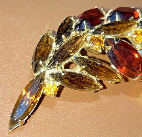 Vintage Large Brooch Wheat Spray Brown Glass Prong Set Rhinestones Goldtone 2.5" - Picture 2 of 6