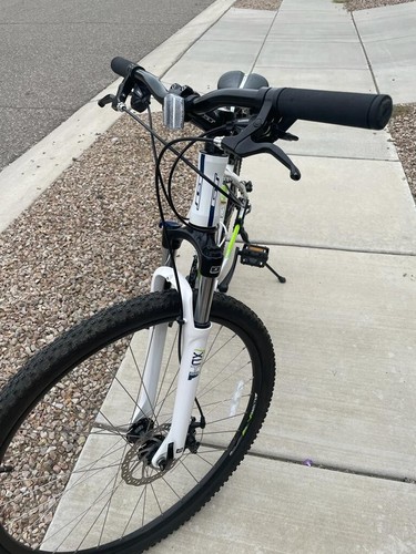 GT Bicycle Backwoods Sport Mountain Bike (excellent condition) - Picture 6 of 8