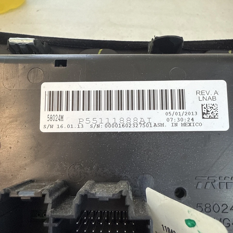 2010-2014 Chrysler 200 Dodge Avenger A/C Climate Control Unit OEM P55111888AI Foto 4 de 4