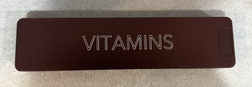 Ikigai Metal Magnetic Sunday - Saturday Weekly Pill Case Burgundy