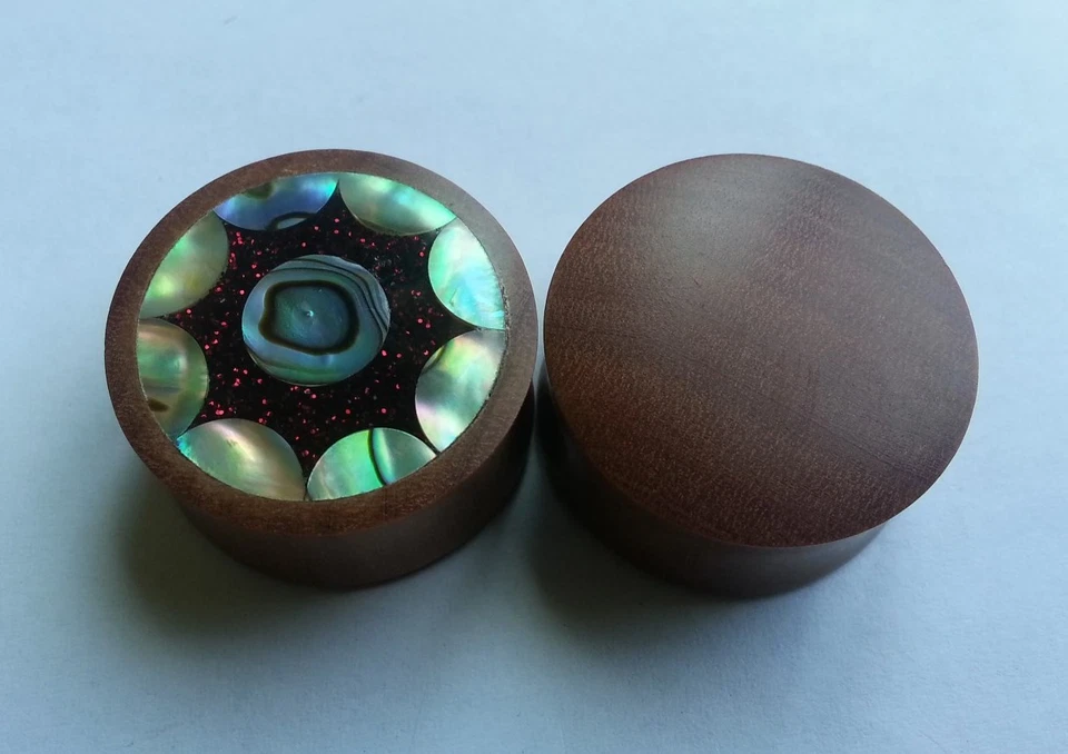 1 par de tampões de ouvido Sun Abalone Shell vermelho metálico glitter resina madeira saba sela - Imagem 4 de 4