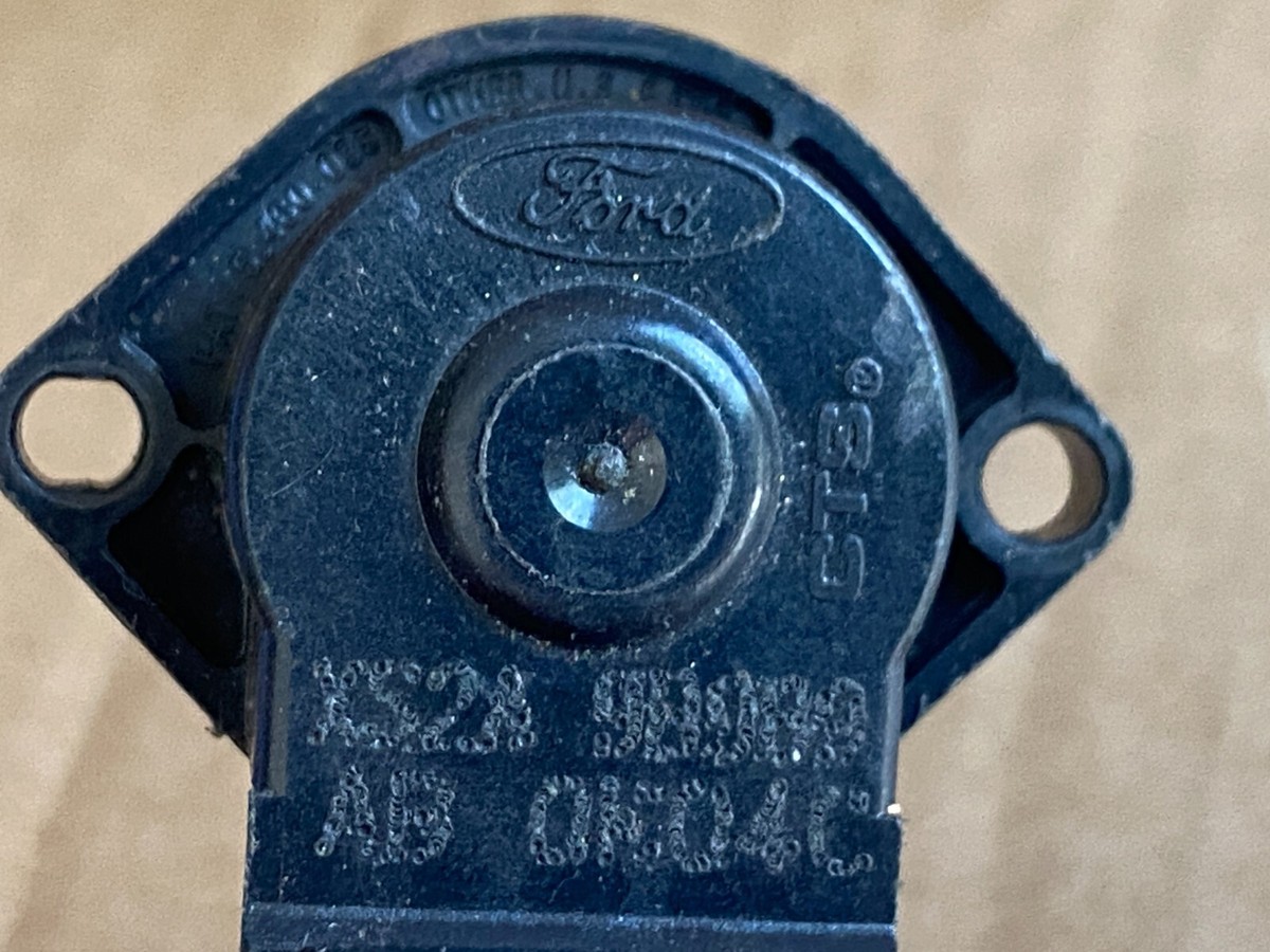 Ford XS2A-9B989-AB Throttle Position Sensor XS2Z-9B989-AA -- NOS