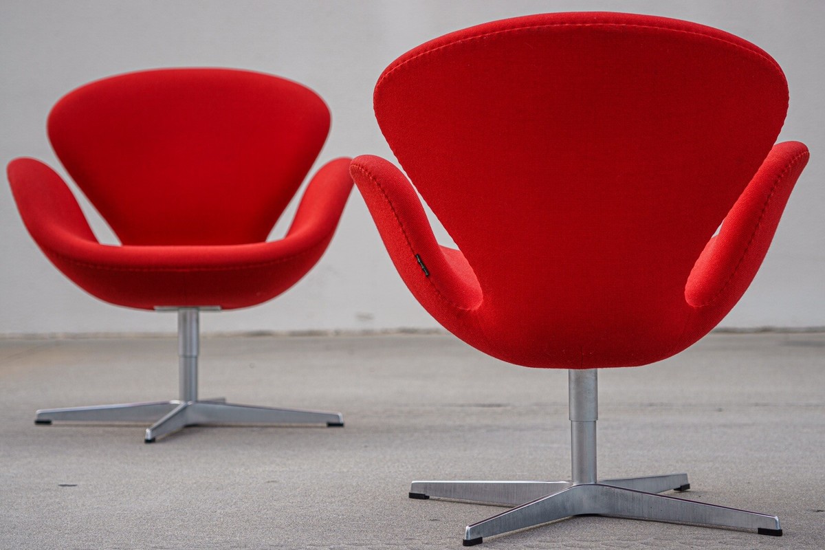 SWAN CHAIR RED 【公式通販】