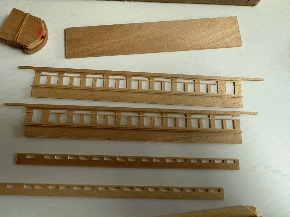 HO La Belle 60' Interburban Combine Craftsman Kit HQ65 & 1 Walthers Trolley Pole - Image 3 of 4