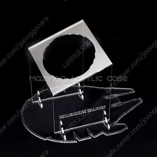 Milennium Falcon Display Stand - Star Wars Collectible