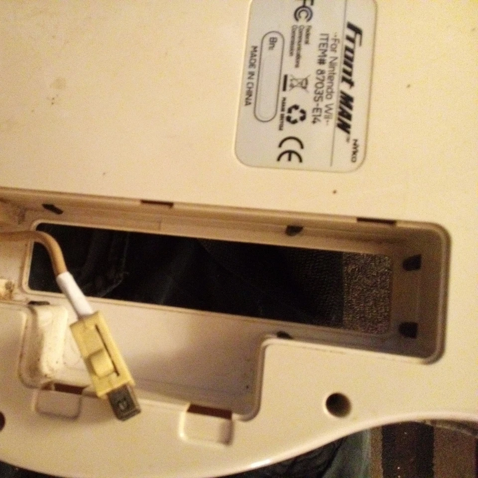 Controlador de guitarra inalámbrico Nyko Front Man Nintendo Wii Rock Band Guitar Hero Foto 3 de 3