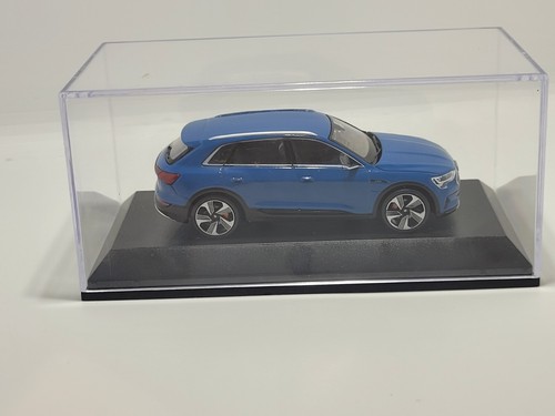 DEALERS MODEL AUDI e-TRON in ANTUGUA BLUE 2019 by SPARK 1;43 DIECAST MODEL CAR - Picture 15 of 24