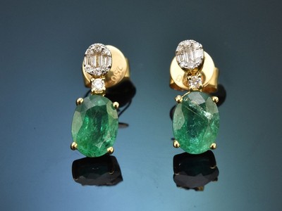 WUNDERVOLLE SMARAGD OHRRINGE MIT DIAMANTEN AUS GOLD 750