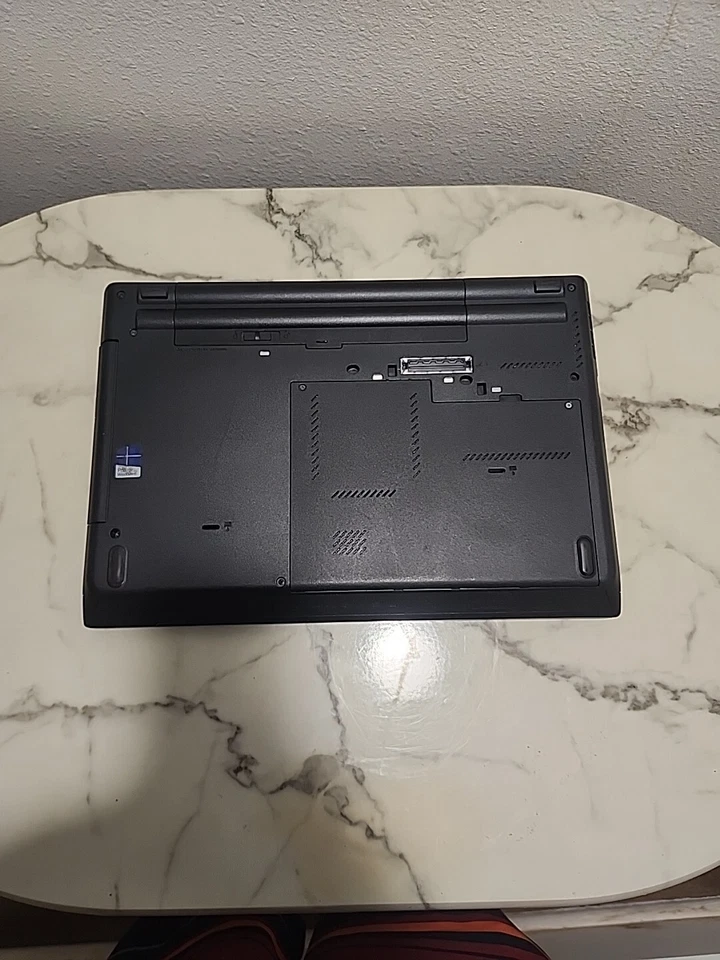 Lenovo ThinkPad Edge E530c Laptop i3-2.20M 8 GB RAM 500GB  - Image 2 of 3