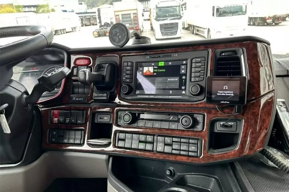Wood Effect Dashboard Trim Mouldings for Scania R Series 2020-2025