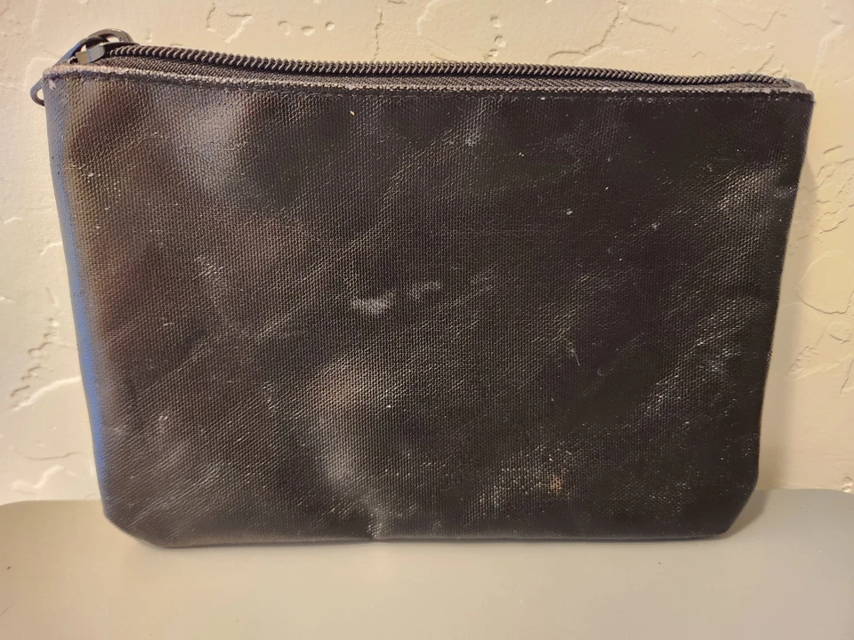 Bolsa de cosméticos rosa muy apreciada con letras blancas Foto 3 de 4