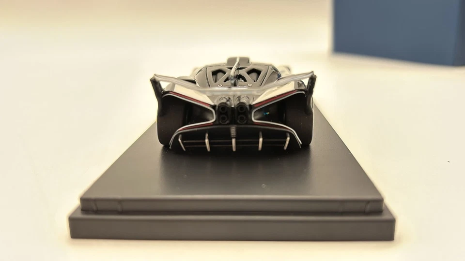  LS528E Looksmart Bugatti Bolide Quartz White 1/43 - Immagine 2 di 4