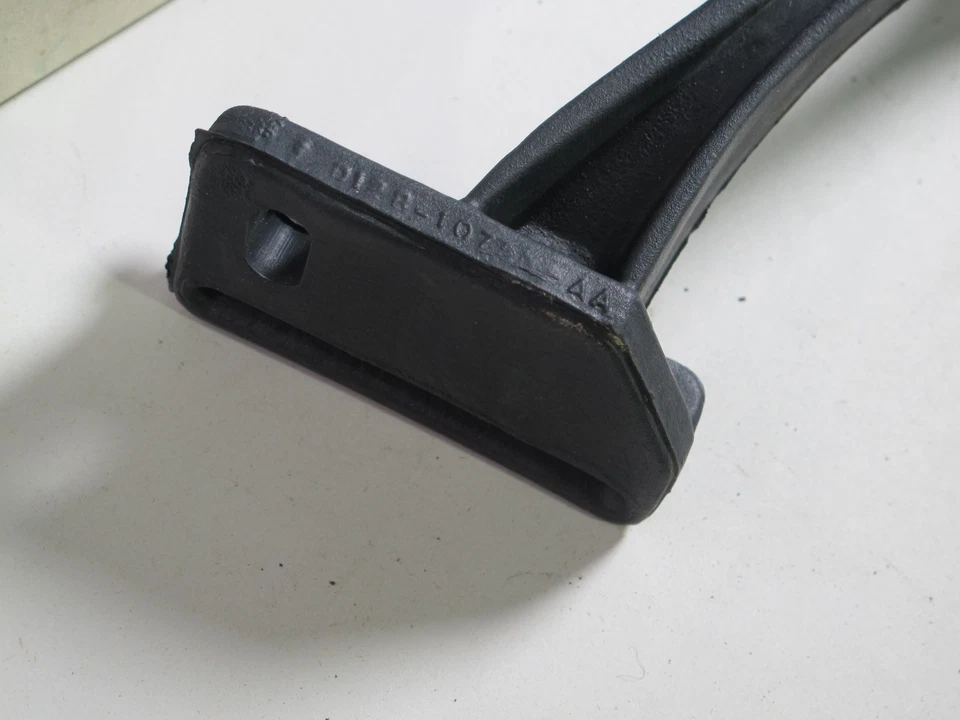 71 72 Ford Pinto Mercury Bobcat OEM NOS Battery Hold Down Clamp D1FZ-10718-A - Image 3 of 4