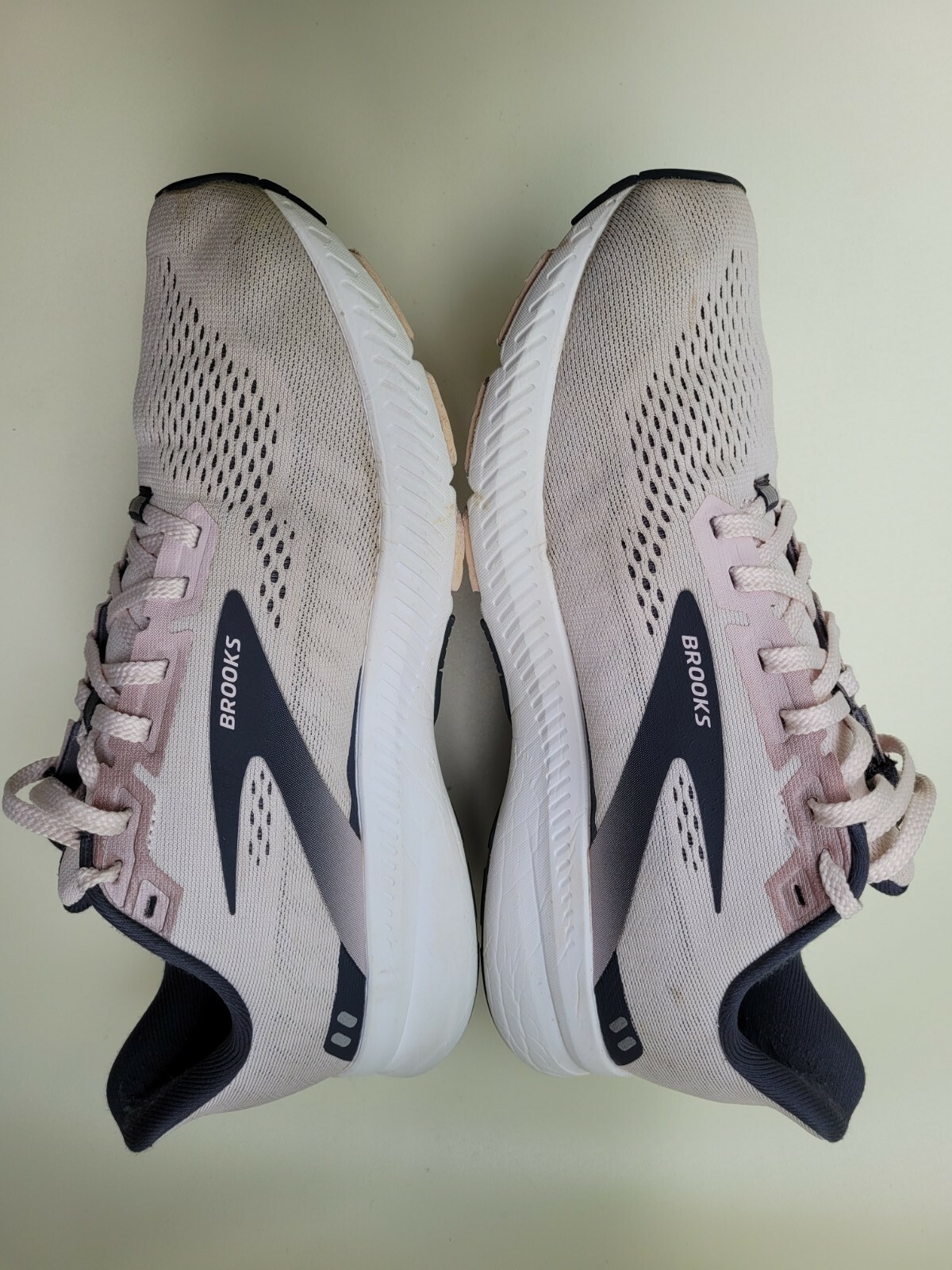 NICE Brooks Launch 8 Womens Size 10 B Medium Pink Gray Running Shoes Low Top image 6