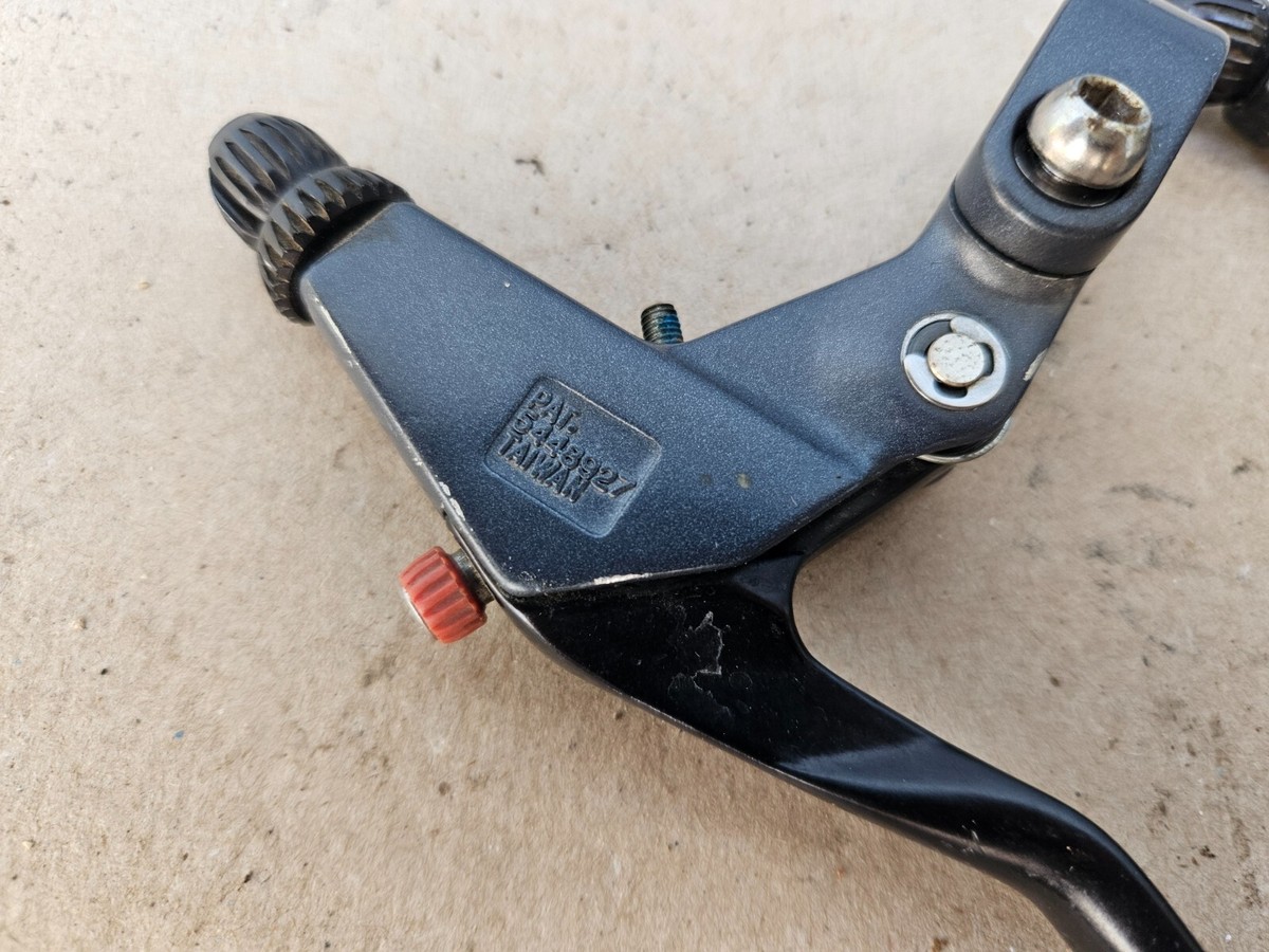 Vintage 90s Avid Speed Dial 1.9L Mountain Bike Brake Levers Vintage 90s Avid Speed Dial 1.9L Mountain Bike Brake Levers