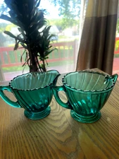 Made by the Jeanette Glass Company patten swirl petal 1937 to 1938 only must see