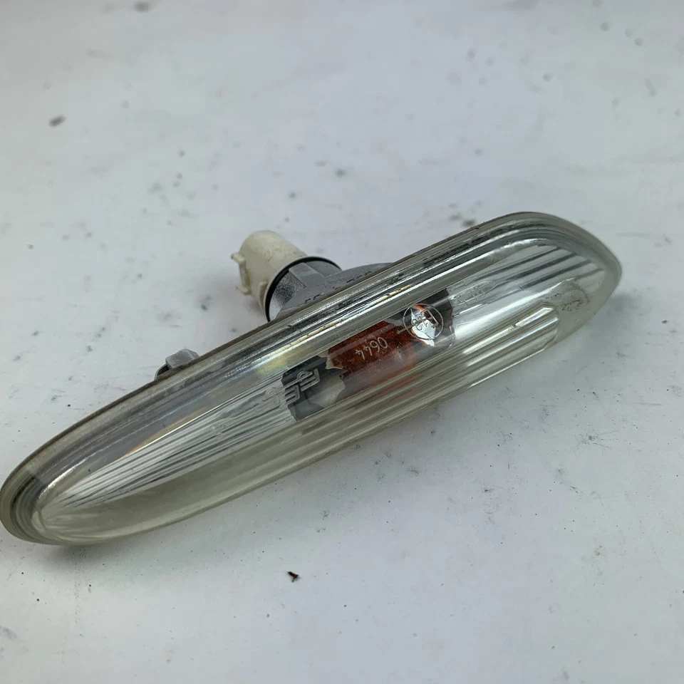 BMW 535i 2004 2005 2006 2007 2008 2009 2010 luz de señalización lateral derecha OEM pasajero Foto 3 de 4