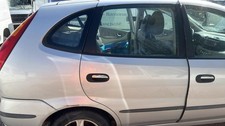 Porte arrière et accessoires Nissan TINO