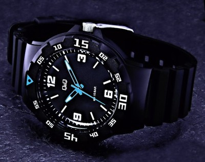 Q&Q by Citizen Herren Armband Männer Uhr Hellblau Schwarz 10 Atm