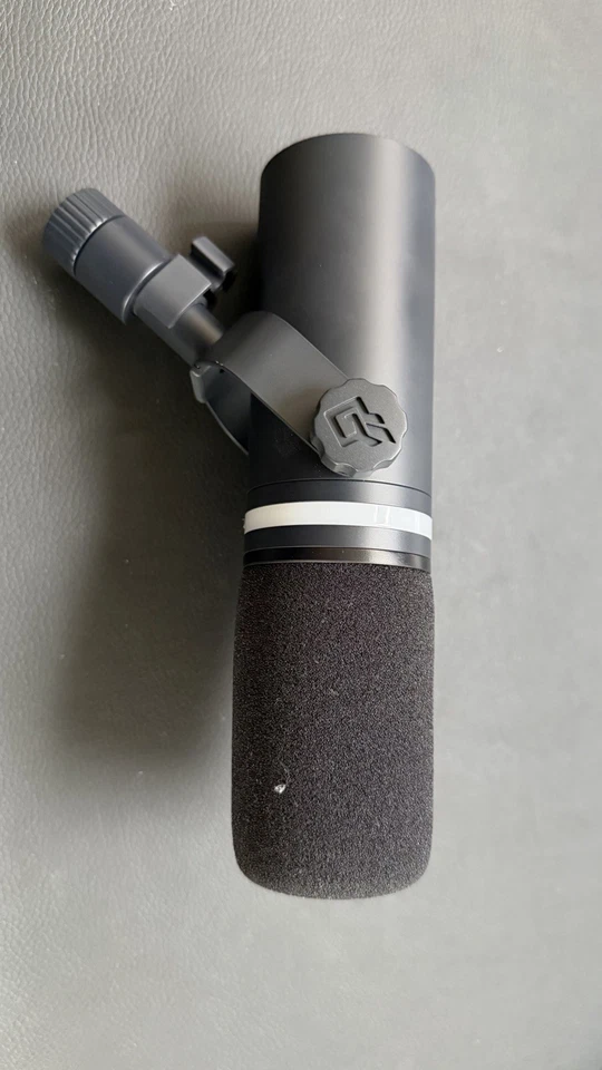 BEACN Professional Dynamic Broadcast Microphone Black, USB-C, RGB - Image 4 of 4