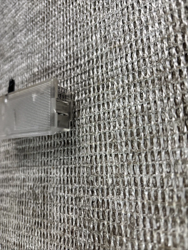 BMW 325xi внутренний свет перчаточный ящик 2004 - Изображение 3 из 4