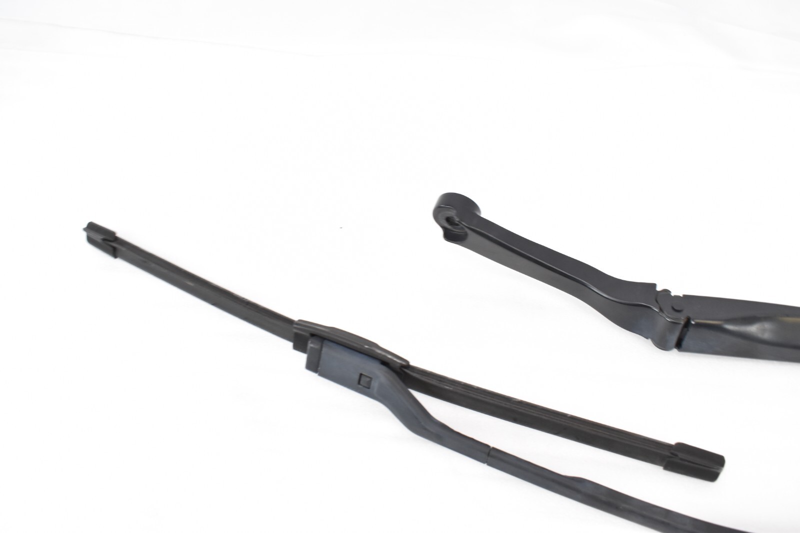 🚀 Genuine Maserati 13-17+ Quattroporte Ghibli LH Windshield Wiper Arm 670007562