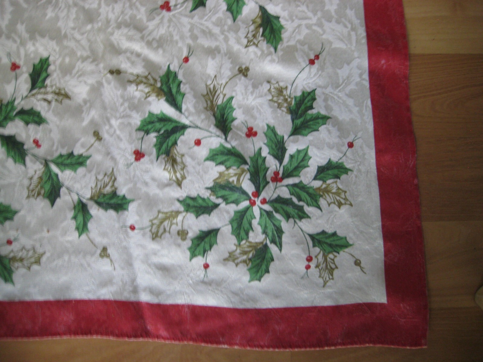 Lenox Holiday Christmas Tablecloth American By Design Damask Holly 58 X