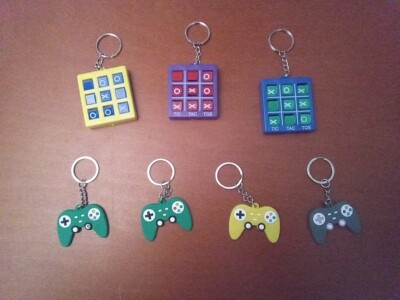 Childern's Key Chains Lot 2- 7 key chains, Tick Tack Toe, vidio game controler