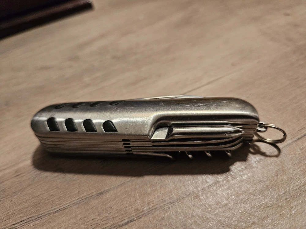 MULTI-TOOL POCKET KNIFE- TOOL or TACKLE BOX MUST HAVE! MT-1011