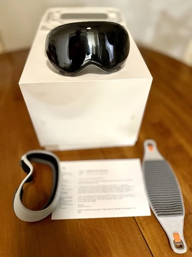 Apple Vision Pro! Open Box! With Warranty and many unused accessories! 256GB