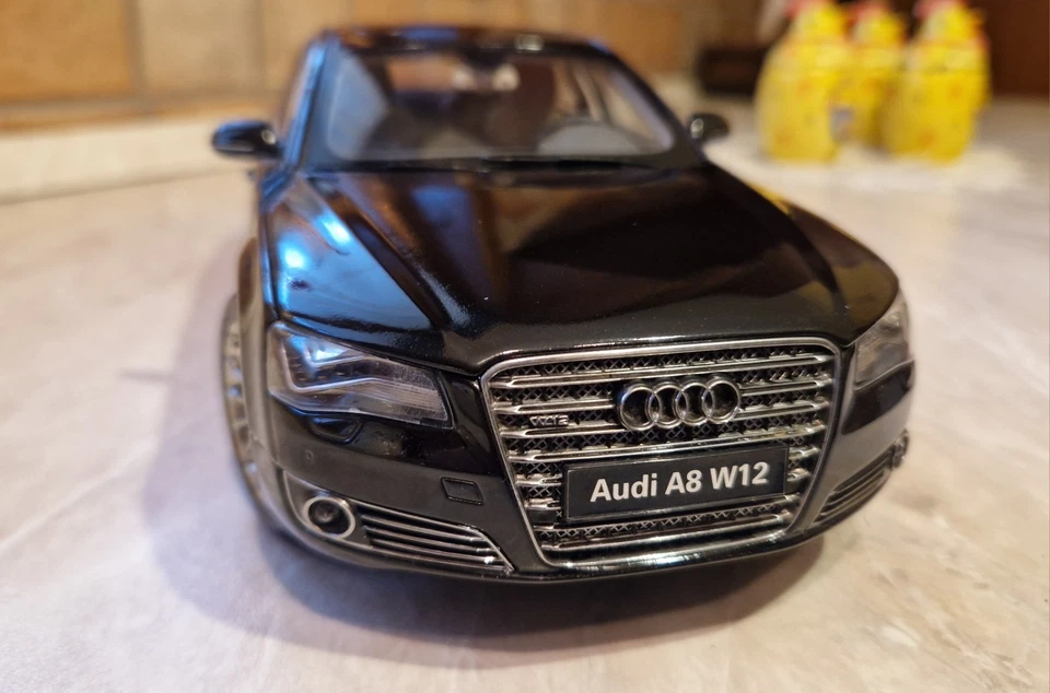 Audi A8L W12 Kyosho 1/18 - Immagine 4 di 4